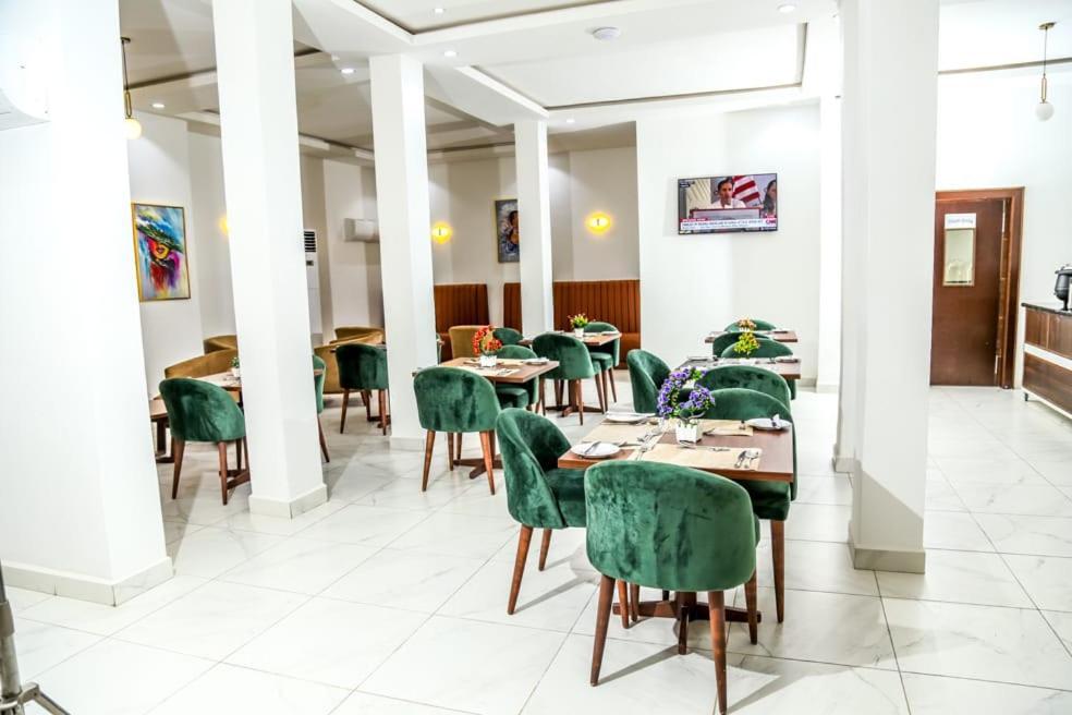 Stratton 38 Asokoro Hotel Kültér fotó